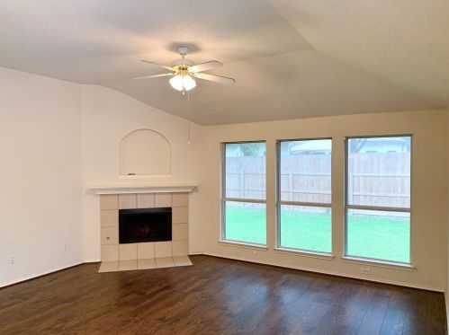 5005 Bedfordshire Dr, Fort Worth, TX 76135-1475
