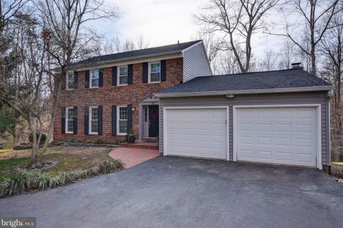 1911 Wintergreen Ct, Herndon, VA 20191-5113