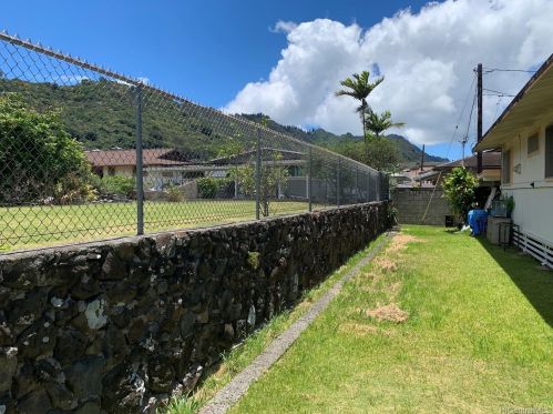 2442-A Lanai St, Honolulu, HI 96817-7345