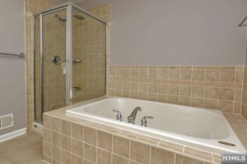 59 Magnolia Way, Paterson NJ  07508-3114 exterior