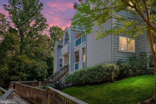 11729 Summerchase Cir, Herndon, VA 20194-1140