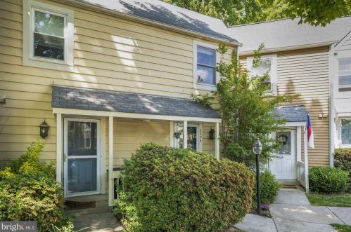 2054 Whisperwood Glen Ln, Herndon, VA 20191-4122