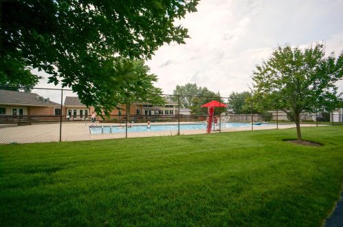 454 Esselen Ct, Carol Stream IL  60188-9216 exterior