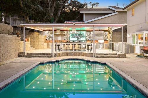 1468 Hillside Dr, Glendale CA  91208-2417 exterior