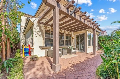 78 Rembrandt, Irvine CA  92620-7314 exterior