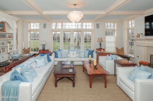 10 Chieftans Rd, Greenwich CT  06831-3260 exterior