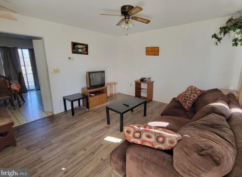 169 Center St, Hanover, PA 17331-2843