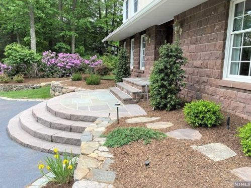 65 Wildwood Rd, Upper Saddle River, NJ 07458-2513