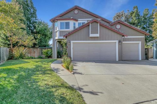 230 Oak Valley Ct, Vacaville, CA 95687-5195