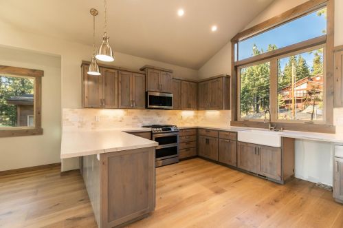 11102 Sitzmark Way, Truckee CA  96161-6131 exterior