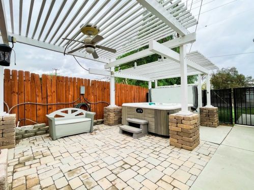 17921 Cole Ave, Riverside CA  92508-9728 exterior