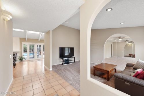 658 Bonwit Pl, Simi Valley, CA 93065-5401