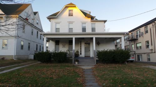 409 3rd Ave, Tinton Falls NJ  07712-6019 exterior