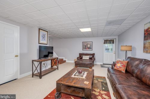 874 Pheasant Hill Rd, Summit Point WV  25446-3634 exterior