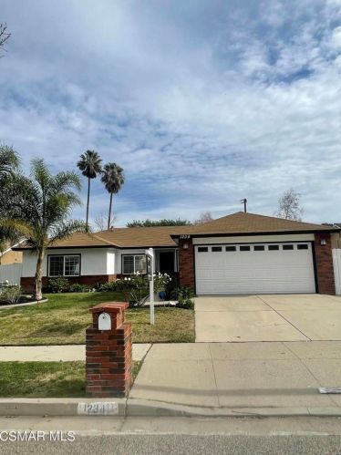 1234 Currant Ave, Simi Valley, CA 93065-4607