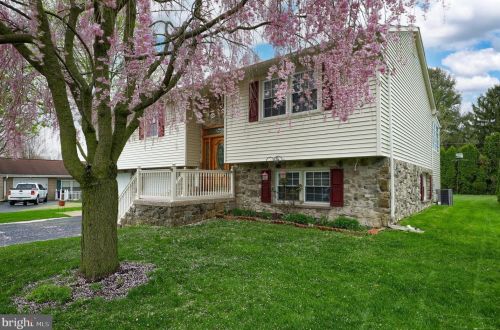 2860 Southwick Dr, Lancaster PA  17601-3549 exterior