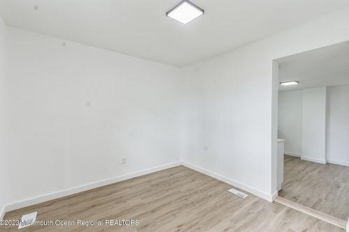 1102 Asbury Ave, Tinton Falls NJ 07712-5727 exterior