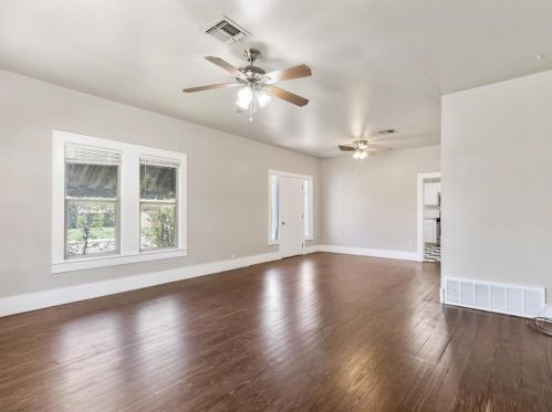 224 Doyle St, Granbury, TX 76048-2423