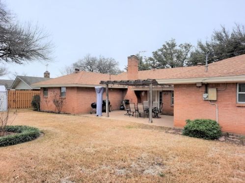 716 Candlewood Rd, Fort Worth TX  76103-1114 exterior