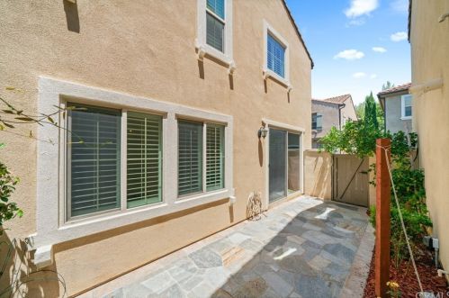 155 Pathway, Irvine CA  92618-8846 exterior