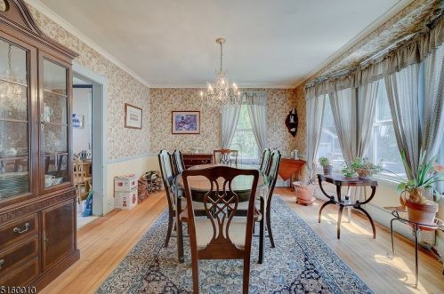 77 Hillcrest Rd, Maplewood NJ  07040-1605 exterior