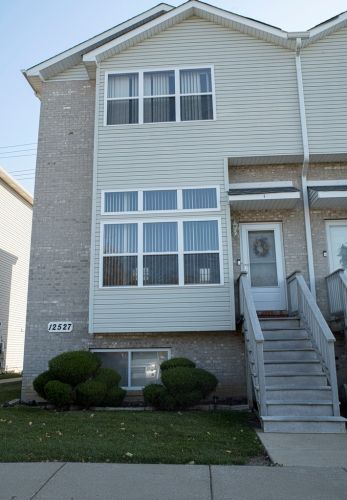 12527 Meadow Ln, Dixmoor, IL 60406-5221