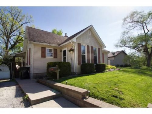 10 Monroe Ave, Charleston, IL 61920-1954