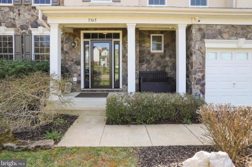 3365 Lady Catherine Cir, Triangle, VA 22172-2331