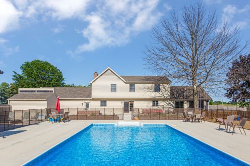 26460 Mckinley Woods Rd, Minooka, IL 60410-9339