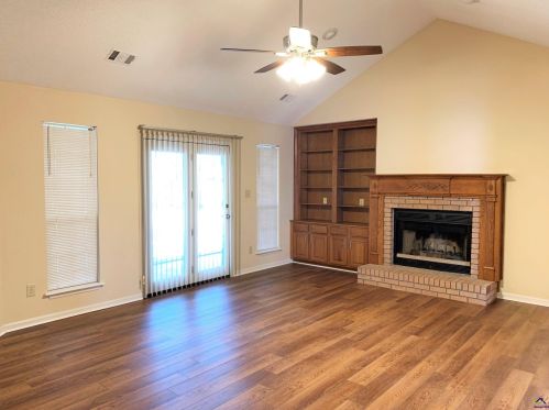 105 Hiley Ct, Bonaire GA  31005-3924 exterior