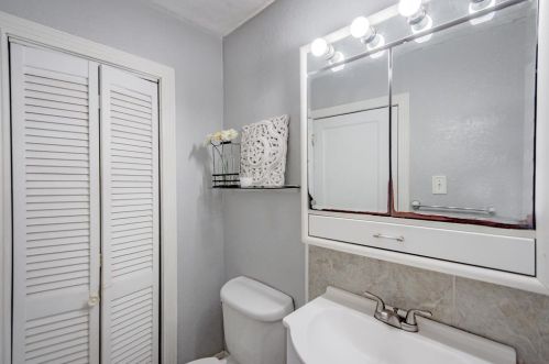 1105 Nottingham Dr, Angleton TX 77515-3518 exterior