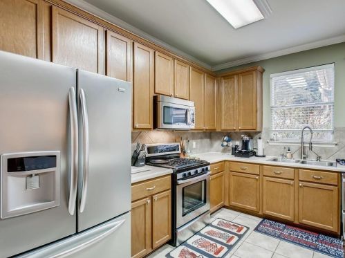 127 Colt Loop, Uhland TX  78640-4333 exterior