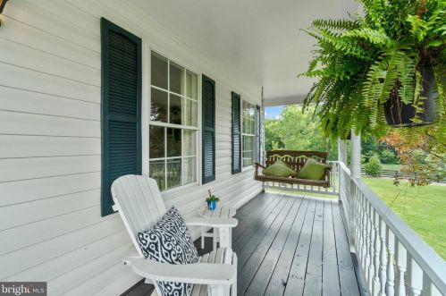 5132 Park Lake Dr, Midland, VA 22728-1826