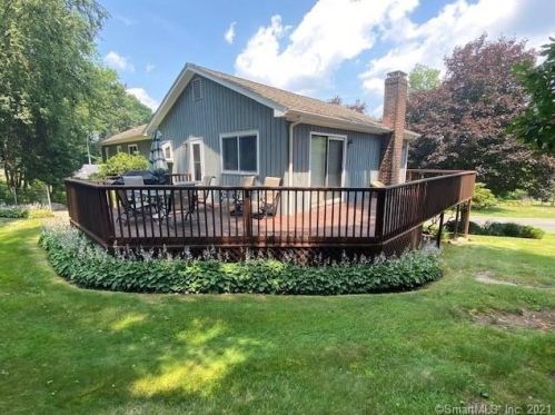 32 Adams Dr, Huntington, CT 06484-3666
