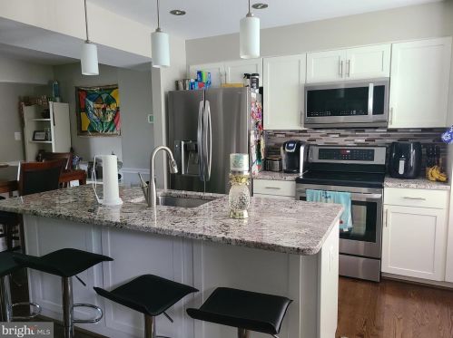 7023 Leestone St, Springfield, VA 22151-3517