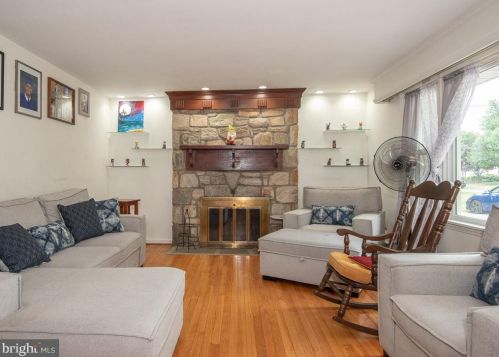 2106 Lyndell Dr, Lancaster PA  17601-5728 exterior