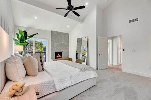 5892 Bellfield Ln, Huntington Beach CA  92648-1041 exterior
