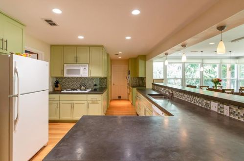 2504 Bluffview Dr, Austin TX  exterior