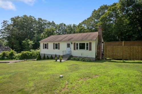 45 Stantack Rd, Middletown, CT 06457-2320