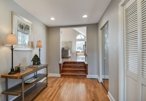 324 Central Ave, Willowbrook, IL 60527-6156
