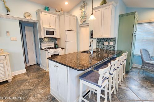 31 Crane Way, Lavallette NJ 08735-1306 exterior