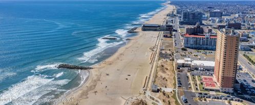 400 Deal Lake Dr, Tinton Falls NJ  07712-5174 exterior