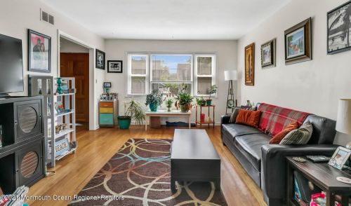 124 Branch Ave, Tinton Falls NJ  07701-2205 exterior