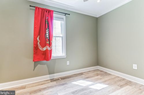 7318 Eggar Woods Ln, Springfield VA  22153-2012 exterior