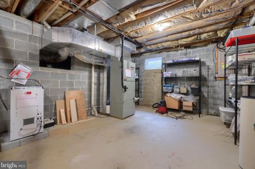 142 Bentley Ln, Lancaster PA  17603-6204 exterior