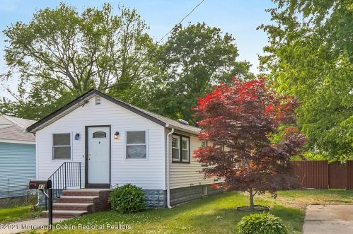 43 Shoreland Ter, Middletown NJ  07748-6203 exterior