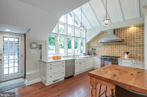 19 Greenhouse Dr, Princeton NJ  08540-4801 exterior