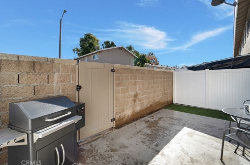 19745 Keswick Ln, Huntington Beach CA  92646-4246 exterior