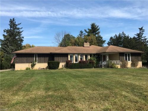 6815 Sprague Rd, Cleveland OH  44131-6545 exterior