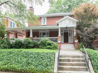 866 Arlington Pl, Atlanta, GA 30306-3911
